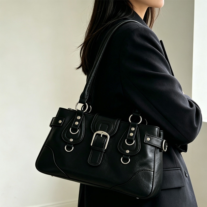 Women Bags 2026 Trends - กระเป๋าถือ Y2K รุ่นใหม่ปี 2026 กระเป๋าสะพายข้างสไตล์พังก์พร้อมห่วงโลหะ กระเป๋าสะพายใต้แขน